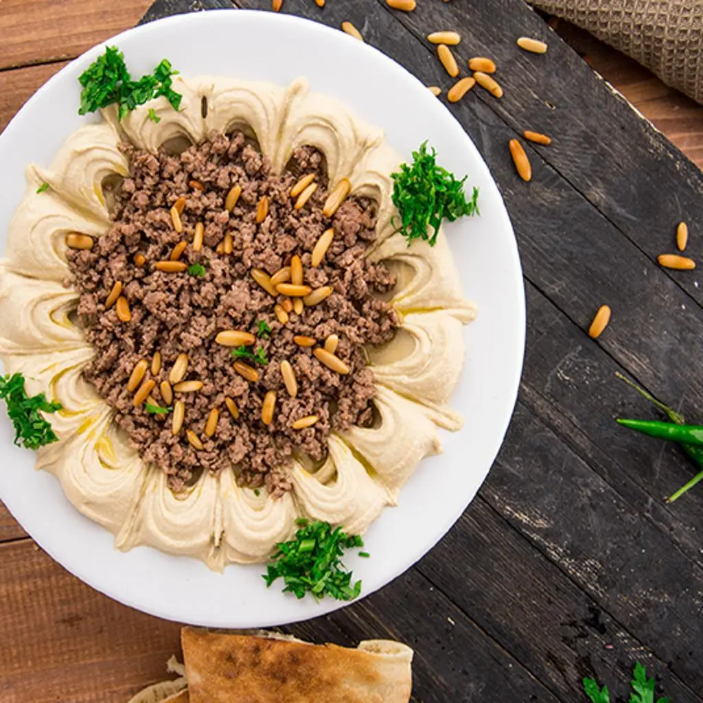 حمص باللحم الطازج